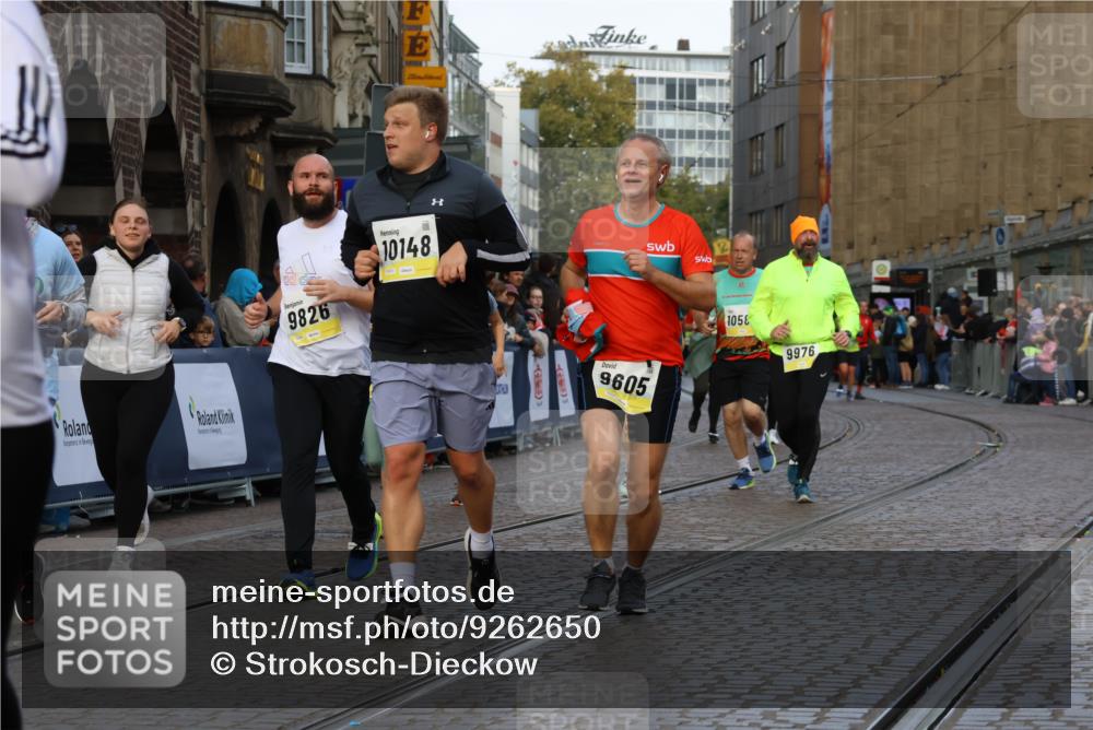 05.10.2025 - 20. swb-Marathon Bremen Strokosch-Dieckow http://msf.ph/oto/9262650 05.10.2025 11:06:48 Ziel 8574, 9321, 9605, 9826, 9942, 9976, 10001, 10148, 10168, 10498, 10580, 10747, 10748, 10937, 11355, 11389, 11414, 11497, 11565 meine-sportfotos.de