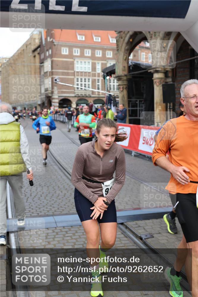 05.10.2025 - 20. swb-Marathon Bremen Yannick Fuchs http://msf.ph/oto/9262652 05.10.2025 10:49:41 Ziel 9233, 9626, 9627, 10381, 10636, 10712, 10888, 11487, 11579 meine-sportfotos.de