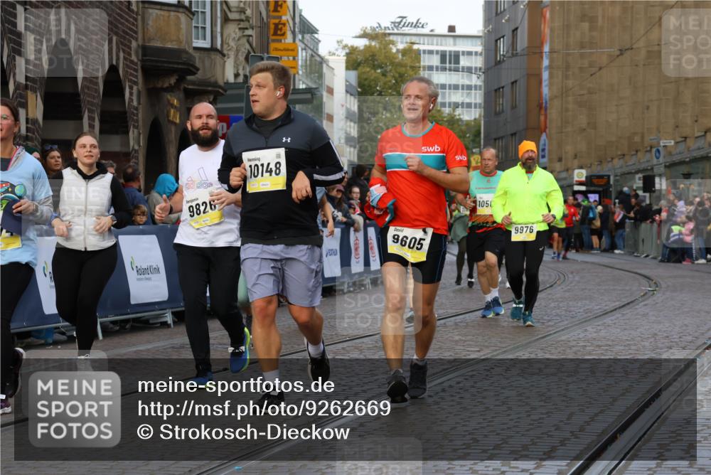 05.10.2025 - 20. swb-Marathon Bremen Strokosch-Dieckow http://msf.ph/oto/9262669 05.10.2025 11:06:48 Ziel 8574, 9321, 9605, 9826, 9942, 9976, 10001, 10148, 10168, 10498, 10580, 10747, 10748, 10937, 11355, 11389, 11414, 11497, 11565 meine-sportfotos.de