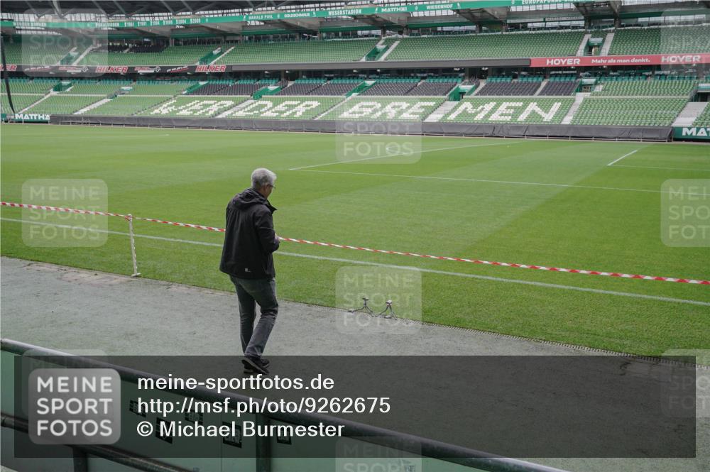 05.10.2025 - 20. swb-Marathon Bremen Michael Burmester http://msf.ph/oto/9262675 05.10.2025 11:30:20 Laufen im Stadion  meine-sportfotos.de