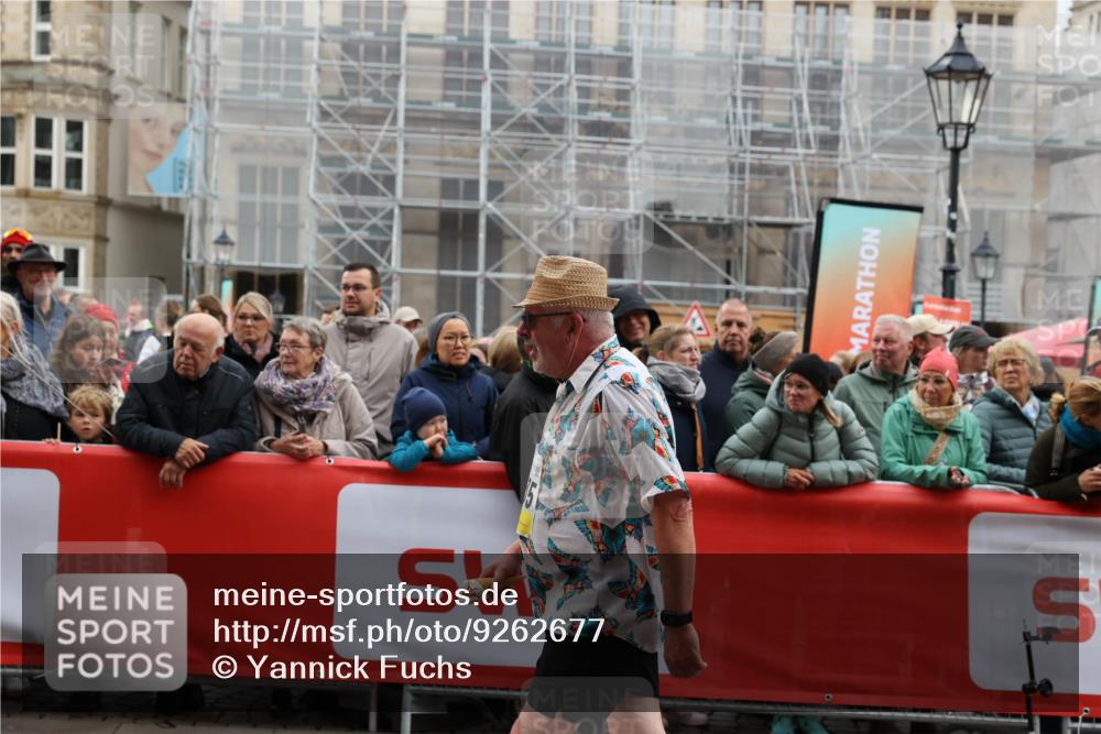 05.10.2025 - 20. swb-Marathon Bremen Yannick Fuchs http://msf.ph/oto/9262677 05.10.2025 11:22:38 Ziel 9513, 10035 meine-sportfotos.de