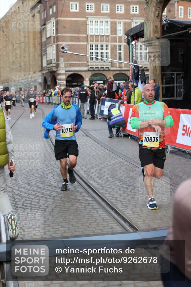 05.10.2025 - 20. swb-Marathon Bremen Yannick Fuchs http://msf.ph/oto/9262678 05.10.2025 10:49:42 Ziel 9626, 9627, 10381, 10636, 10712, 10888, 11579 meine-sportfotos.de