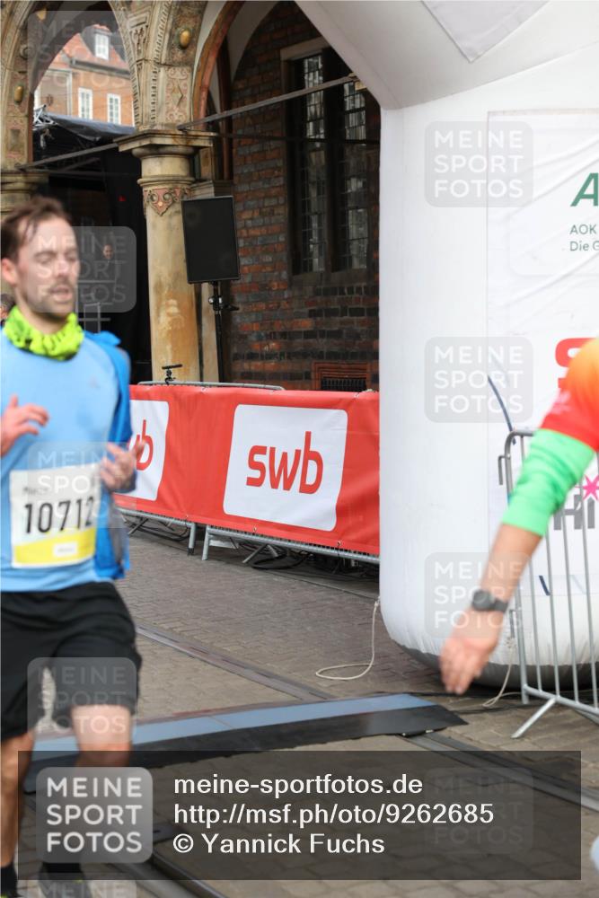 05.10.2025 - 20. swb-Marathon Bremen Yannick Fuchs http://msf.ph/oto/9262685 05.10.2025 10:49:44 Ziel 9626, 9627, 10170, 10636, 10712, 10873, 10888, 11579 meine-sportfotos.de