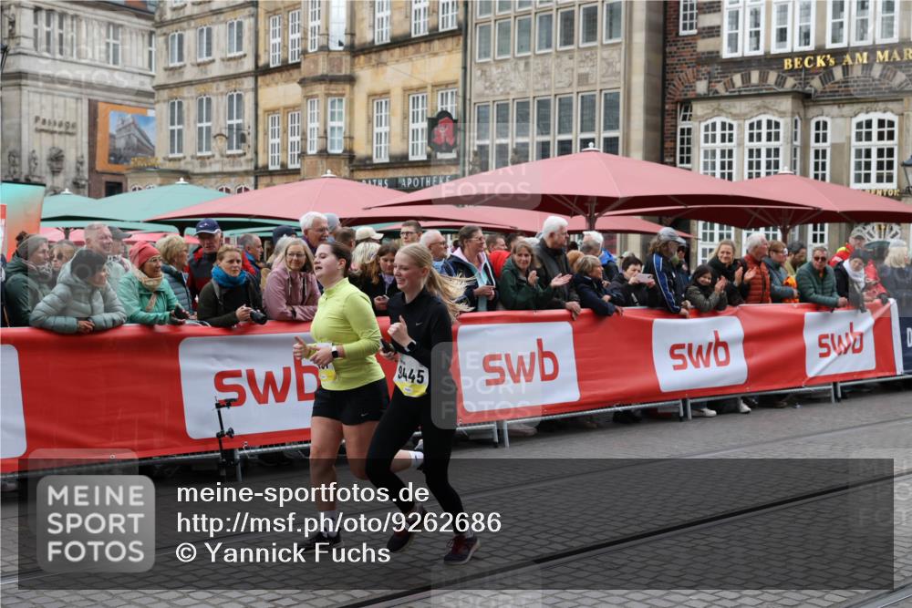 05.10.2025 - 20. swb-Marathon Bremen Yannick Fuchs http://msf.ph/oto/9262686 05.10.2025 11:22:48 Ziel 9445, 9857, 10035 meine-sportfotos.de