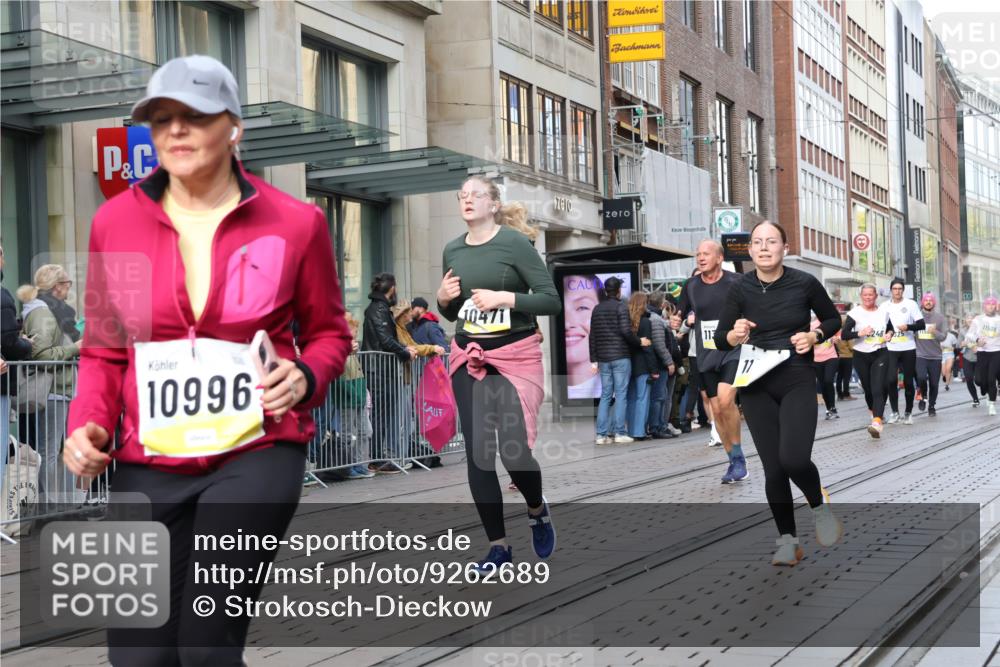 05.10.2025 - 20. swb-Marathon Bremen Strokosch-Dieckow http://msf.ph/oto/9262689 05.10.2025 11:02:54 Ziel 7776, 9224, 9225, 9229, 9246, 9300, 9308, 9325, 9593, 9661, 9662, 9893, 10142, 10185, 10405, 10446, 10471, 10777, 10926, 10963, 10995, 10996, 11103, 11124, 11236, 11376, 11390, 11467, 11502, 11508, 11509, 11682, 7776, 9224, 9225, 9229, 9246, 9300, 9308, 9325, 9593, 9661, 9662, 9893, 10142, 10185, 10405, 10446, 10471, 10777, 10926, 10963, 10995, 10996, 11103, 11124, 11236, 11376, 11390, 11467, 11502, 11508, 11509, 11682 meine-sportfotos.de