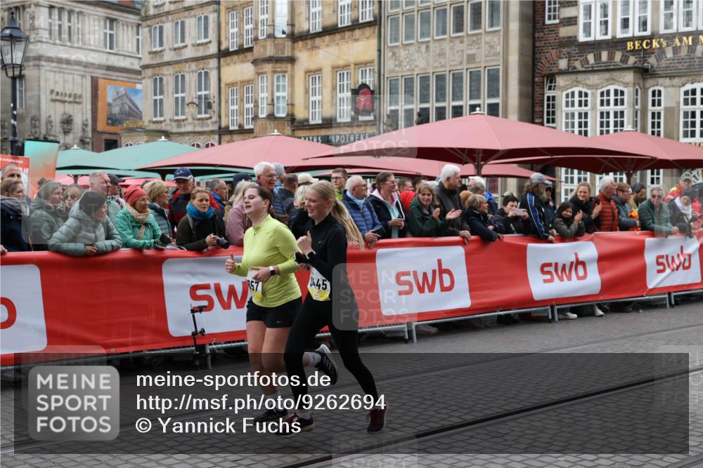 05.10.2025 - 20. swb-Marathon Bremen Yannick Fuchs http://msf.ph/oto/9262694 05.10.2025 11:22:48 Ziel 9445, 9857, 10035 meine-sportfotos.de