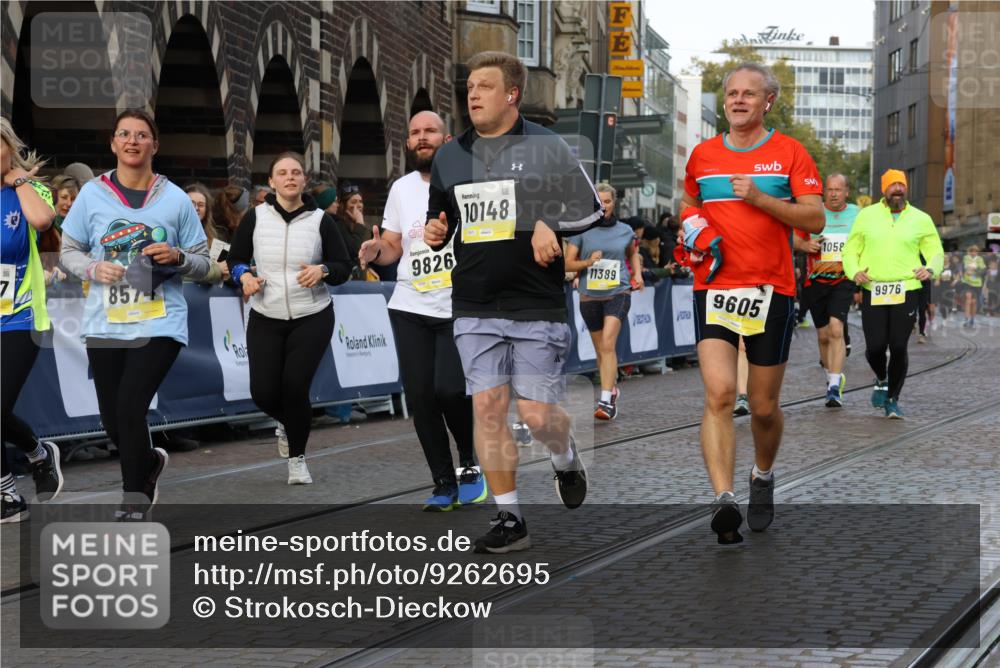 05.10.2025 - 20. swb-Marathon Bremen Strokosch-Dieckow http://msf.ph/oto/9262695 05.10.2025 11:06:49 Ziel 8574, 9321, 9605, 9826, 9942, 9976, 10001, 10148, 10168, 10580, 10747, 10748, 10937, 11355, 11389, 11414, 11497 meine-sportfotos.de