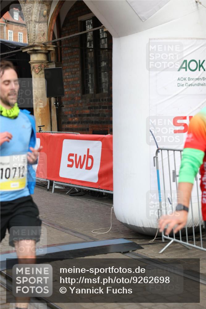 05.10.2025 - 20. swb-Marathon Bremen Yannick Fuchs http://msf.ph/oto/9262698 05.10.2025 10:49:44 Ziel 9626, 9627, 10170, 10636, 10712, 10873, 10888, 11579 meine-sportfotos.de