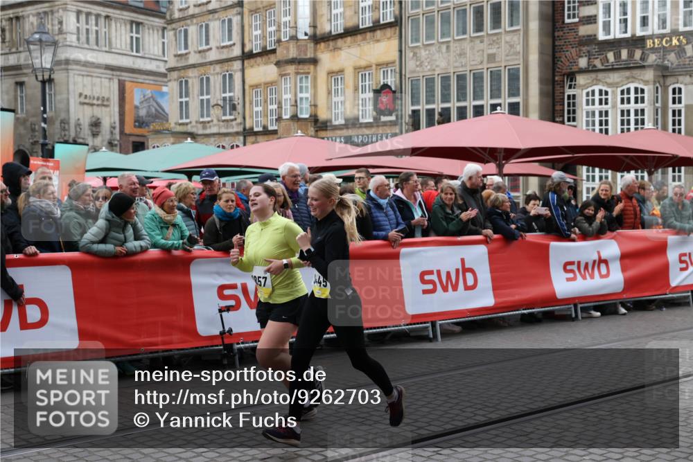 05.10.2025 - 20. swb-Marathon Bremen Yannick Fuchs http://msf.ph/oto/9262703 05.10.2025 11:22:48 Ziel 9445, 9857, 10035 meine-sportfotos.de