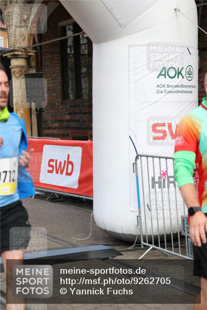 05.10.2025 - 20. swb-Marathon Bremen Yannick Fuchs http://msf.ph/oto/9262705 05.10.2025 10:49:44 Ziel 9626, 9627, 10170, 10636, 10712, 10873, 10888, 11579 meine-sportfotos.de