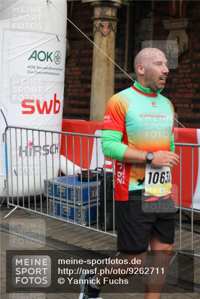 05.10.2025 - 20. swb-Marathon Bremen Yannick Fuchs http://msf.ph/oto/9262711 05.10.2025 10:49:44 Ziel 9626, 9627, 10170, 10636, 10712, 10873, 10888, 11579 meine-sportfotos.de