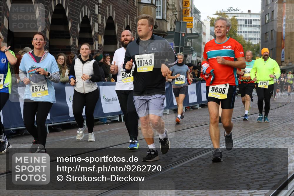 05.10.2025 - 20. swb-Marathon Bremen Strokosch-Dieckow http://msf.ph/oto/9262720 05.10.2025 11:06:49 Ziel 8574, 9321, 9605, 9826, 9942, 9976, 10001, 10148, 10168, 10580, 10747, 10748, 10937, 11355, 11389, 11414, 11497 meine-sportfotos.de
