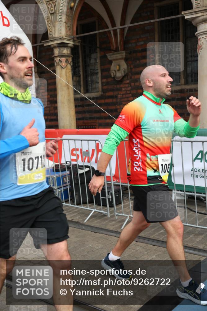 05.10.2025 - 20. swb-Marathon Bremen Yannick Fuchs http://msf.ph/oto/9262722 05.10.2025 10:49:44 Ziel 9626, 9627, 10170, 10636, 10712, 10873, 10888, 11579 meine-sportfotos.de