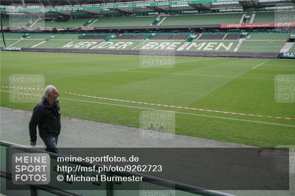 05.10.2025 - 20. swb-Marathon Bremen Michael Burmester http://msf.ph/oto/9262723 05.10.2025 11:30:30 Laufen im Stadion  meine-sportfotos.de