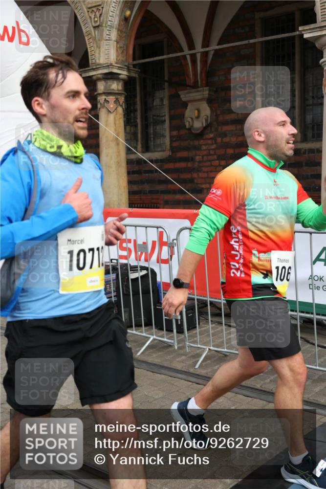 05.10.2025 - 20. swb-Marathon Bremen Yannick Fuchs http://msf.ph/oto/9262729 05.10.2025 10:49:44 Ziel 9626, 9627, 10170, 10636, 10712, 10873, 10888, 11579 meine-sportfotos.de