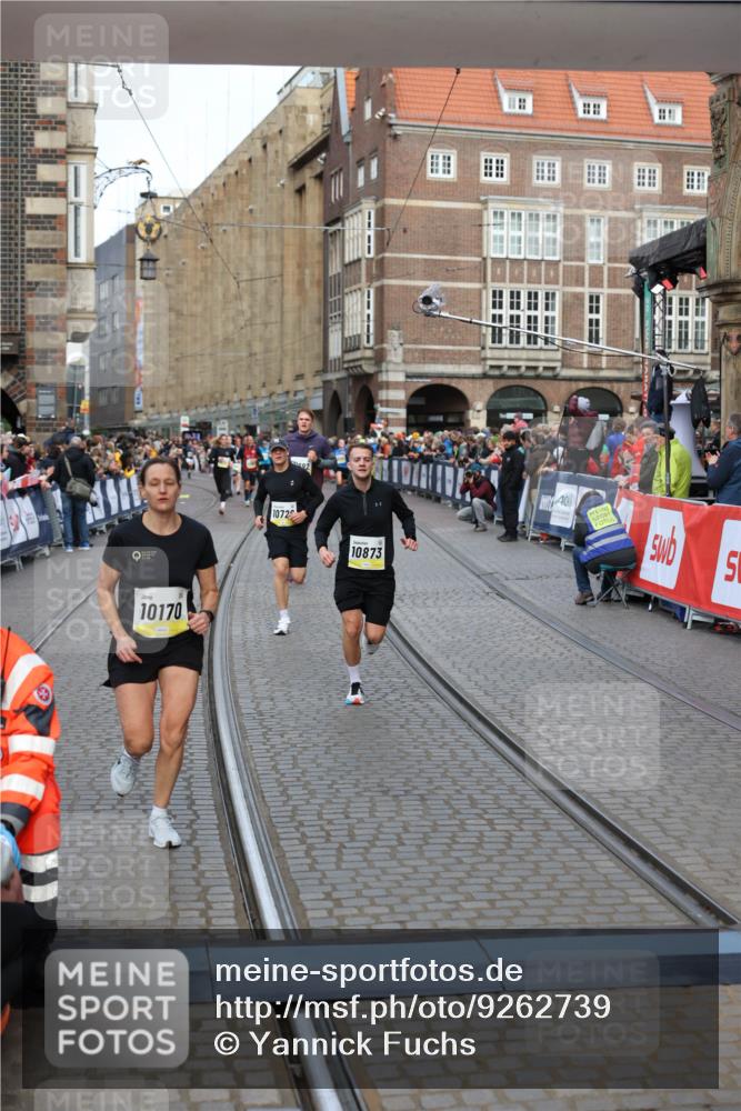 05.10.2025 - 20. swb-Marathon Bremen Yannick Fuchs http://msf.ph/oto/9262739 05.10.2025 10:49:46 Ziel 9626, 9627, 10170, 10636, 10712, 10726, 10873, 10888, 11579, 11692 meine-sportfotos.de