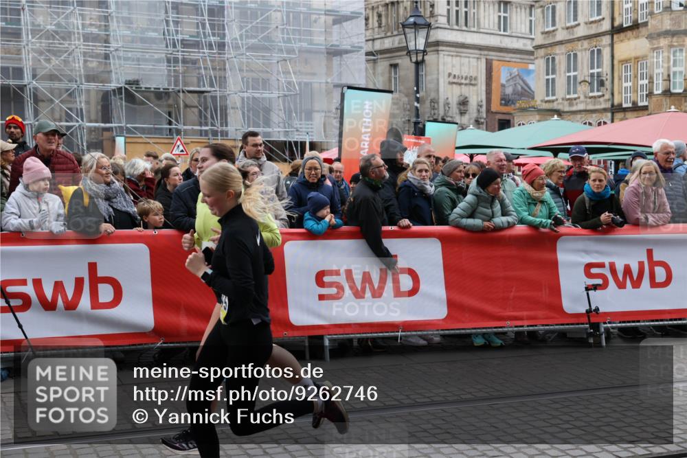05.10.2025 - 20. swb-Marathon Bremen Yannick Fuchs http://msf.ph/oto/9262746 05.10.2025 11:22:49 Ziel 9445, 9857 meine-sportfotos.de