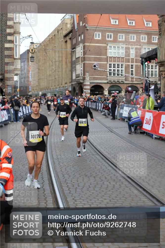 05.10.2025 - 20. swb-Marathon Bremen Yannick Fuchs http://msf.ph/oto/9262748 05.10.2025 10:49:46 Ziel 9626, 9627, 10170, 10636, 10712, 10726, 10873, 10888, 11579, 11692 meine-sportfotos.de