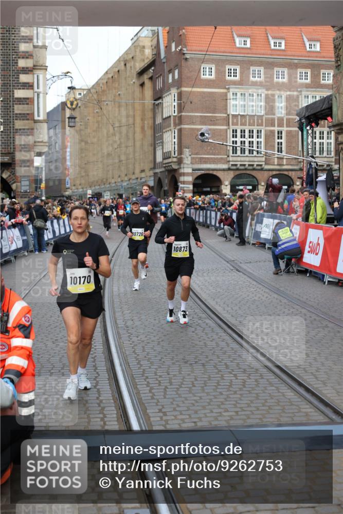 05.10.2025 - 20. swb-Marathon Bremen Yannick Fuchs http://msf.ph/oto/9262753 05.10.2025 10:49:46 Ziel 9626, 9627, 10170, 10636, 10712, 10726, 10873, 10888, 11579, 11692 meine-sportfotos.de