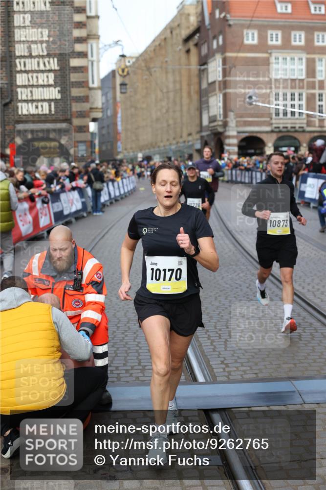 05.10.2025 - 20. swb-Marathon Bremen Yannick Fuchs http://msf.ph/oto/9262765 05.10.2025 10:49:47 Ziel 9626, 9627, 10170, 10636, 10712, 10726, 10873, 10888, 11579, 11692 meine-sportfotos.de