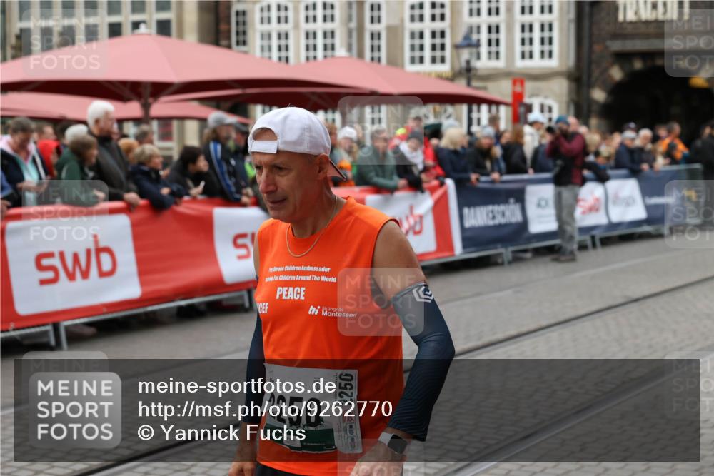 05.10.2025 - 20. swb-Marathon Bremen Yannick Fuchs http://msf.ph/oto/9262770 05.10.2025 11:22:52 Ziel 9445, 9857 meine-sportfotos.de
