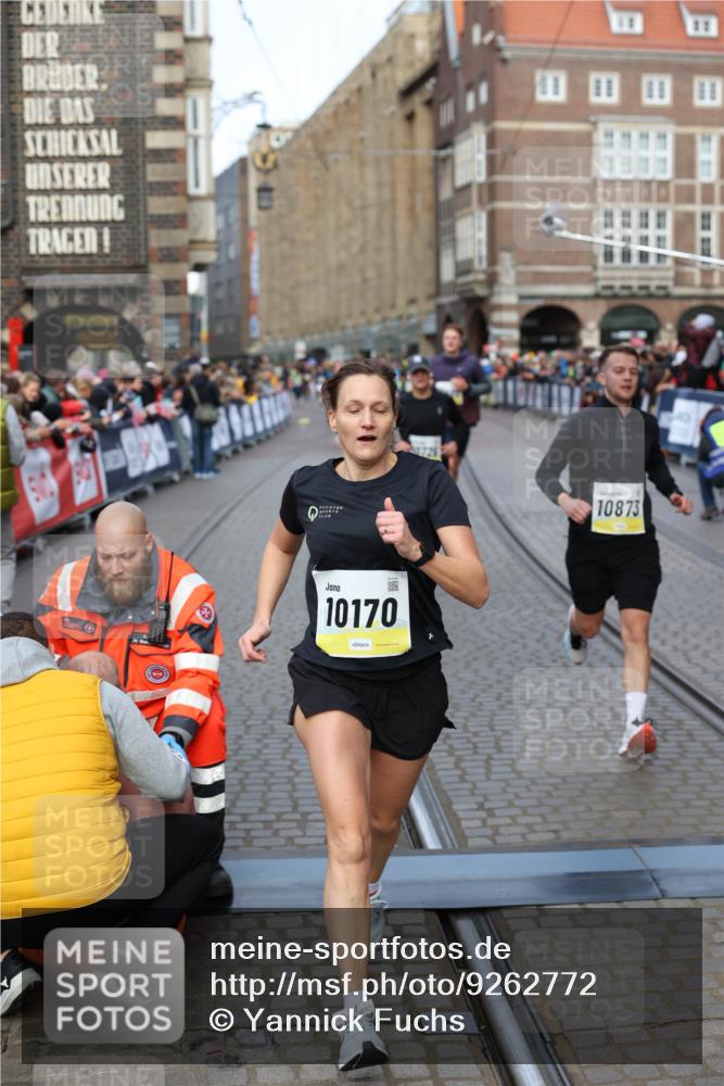 05.10.2025 - 20. swb-Marathon Bremen Yannick Fuchs http://msf.ph/oto/9262772 05.10.2025 10:49:47 Ziel 9626, 9627, 10170, 10636, 10712, 10726, 10873, 10888, 11579, 11692 meine-sportfotos.de