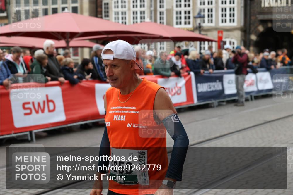05.10.2025 - 20. swb-Marathon Bremen Yannick Fuchs http://msf.ph/oto/9262779 05.10.2025 11:22:52 Ziel 9445, 9857 meine-sportfotos.de