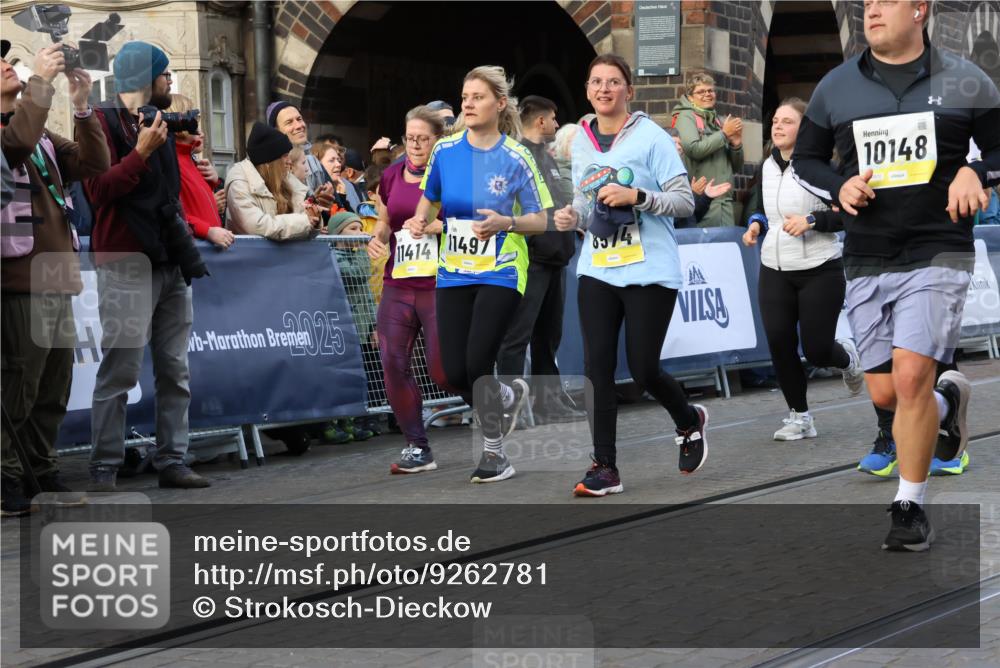 05.10.2025 - 20. swb-Marathon Bremen Strokosch-Dieckow http://msf.ph/oto/9262781 05.10.2025 11:06:50 Ziel 8574, 9321, 9605, 9826, 9942, 9976, 10001, 10148, 10168, 10580, 10747, 10748, 10937, 11355, 11389, 11414, 11497, 11622 meine-sportfotos.de