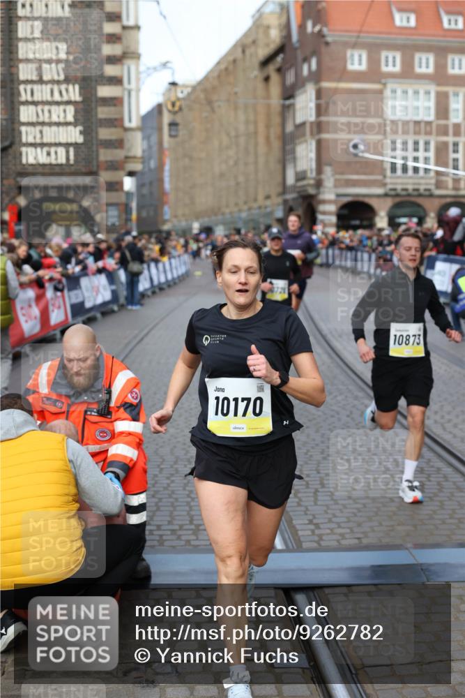 05.10.2025 - 20. swb-Marathon Bremen Yannick Fuchs http://msf.ph/oto/9262782 05.10.2025 10:49:47 Ziel 9626, 9627, 10170, 10636, 10712, 10726, 10873, 10888, 11579, 11692 meine-sportfotos.de