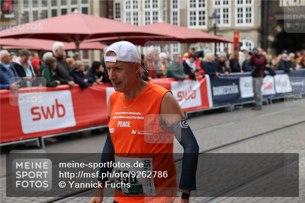 05.10.2025 - 20. swb-Marathon Bremen Yannick Fuchs http://msf.ph/oto/9262786 05.10.2025 11:22:52 Ziel 9445, 9857 meine-sportfotos.de