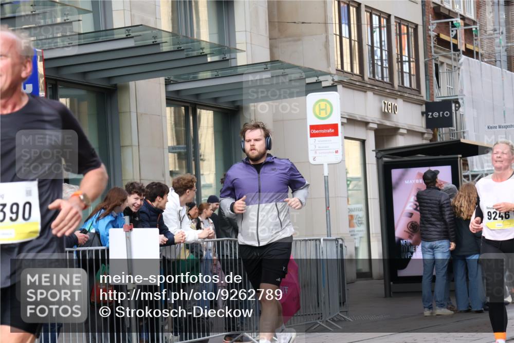 05.10.2025 - 20. swb-Marathon Bremen Strokosch-Dieckow http://msf.ph/oto/9262789 05.10.2025 11:02:57 Ziel 7776, 9224, 9225, 9246, 9300, 9308, 9325, 9593, 10142, 10185, 10405, 10446, 10471, 10926, 10963, 10995, 10996, 11103, 11124, 11150, 11236, 11390, 11467, 11502, 11508, 11509, 11682, 7776, 9224, 9225, 9246, 9300, 9308, 9325, 9593, 10142, 10185, 10405, 10446, 10471, 10926, 10963, 10995, 10996, 11103, 11124, 11150, 11236, 11390, 11467, 11502, 11508, 11509, 11682 meine-sportfotos.de