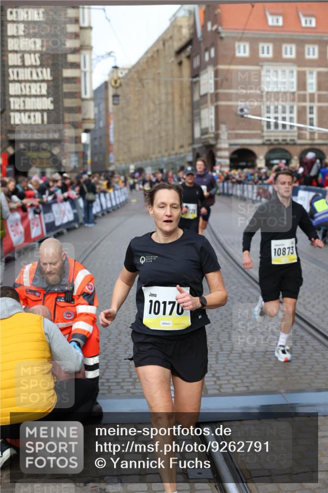 05.10.2025 - 20. swb-Marathon Bremen Yannick Fuchs http://msf.ph/oto/9262791 05.10.2025 10:49:47 Ziel 9626, 9627, 10170, 10636, 10712, 10726, 10873, 10888, 11579, 11692 meine-sportfotos.de