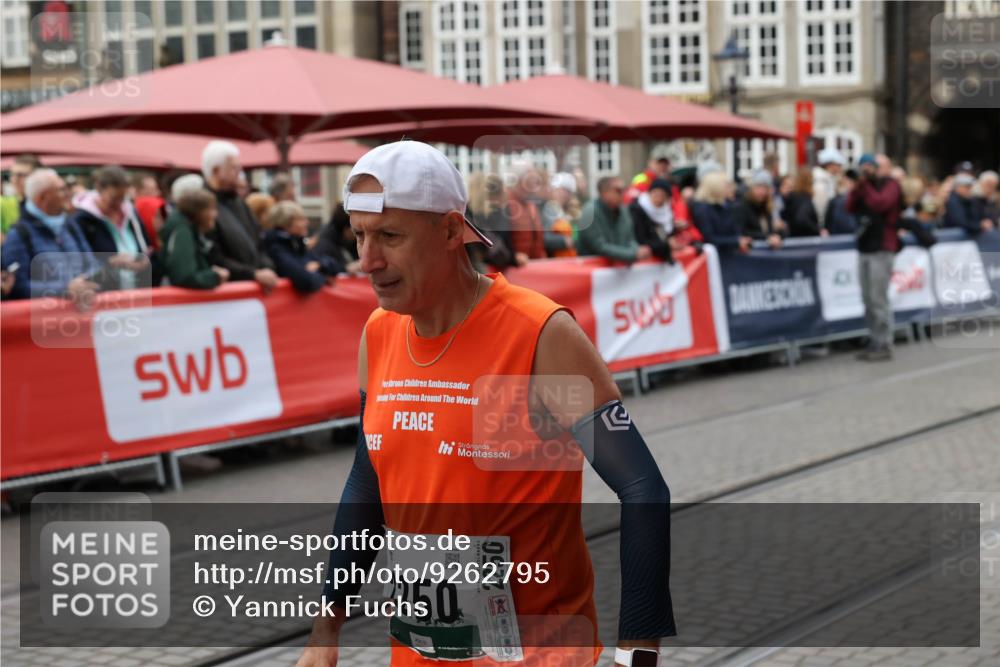 05.10.2025 - 20. swb-Marathon Bremen Yannick Fuchs http://msf.ph/oto/9262795 05.10.2025 11:22:52 Ziel 9445, 9857 meine-sportfotos.de