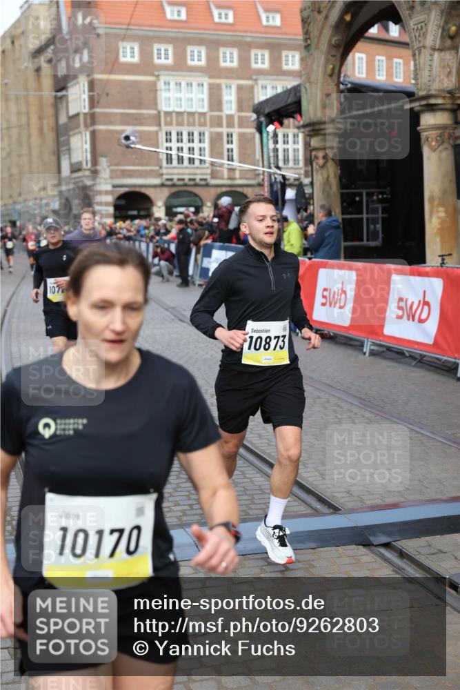 05.10.2025 - 20. swb-Marathon Bremen Yannick Fuchs http://msf.ph/oto/9262803 05.10.2025 10:49:48 Ziel 9452, 10170, 10636, 10712, 10726, 10873, 11692 meine-sportfotos.de