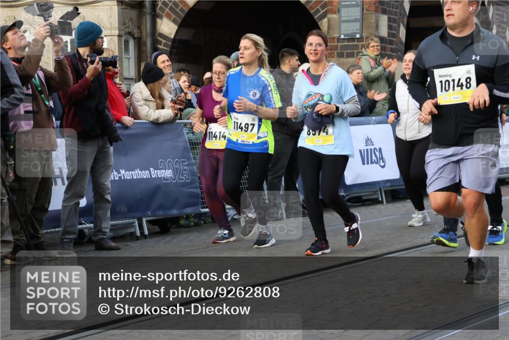 05.10.2025 - 20. swb-Marathon Bremen Strokosch-Dieckow http://msf.ph/oto/9262808 05.10.2025 11:06:50 Ziel 8574, 9321, 9605, 9826, 9942, 9976, 10001, 10148, 10168, 10580, 10747, 10748, 10937, 11355, 11389, 11414, 11497, 11622 meine-sportfotos.de
