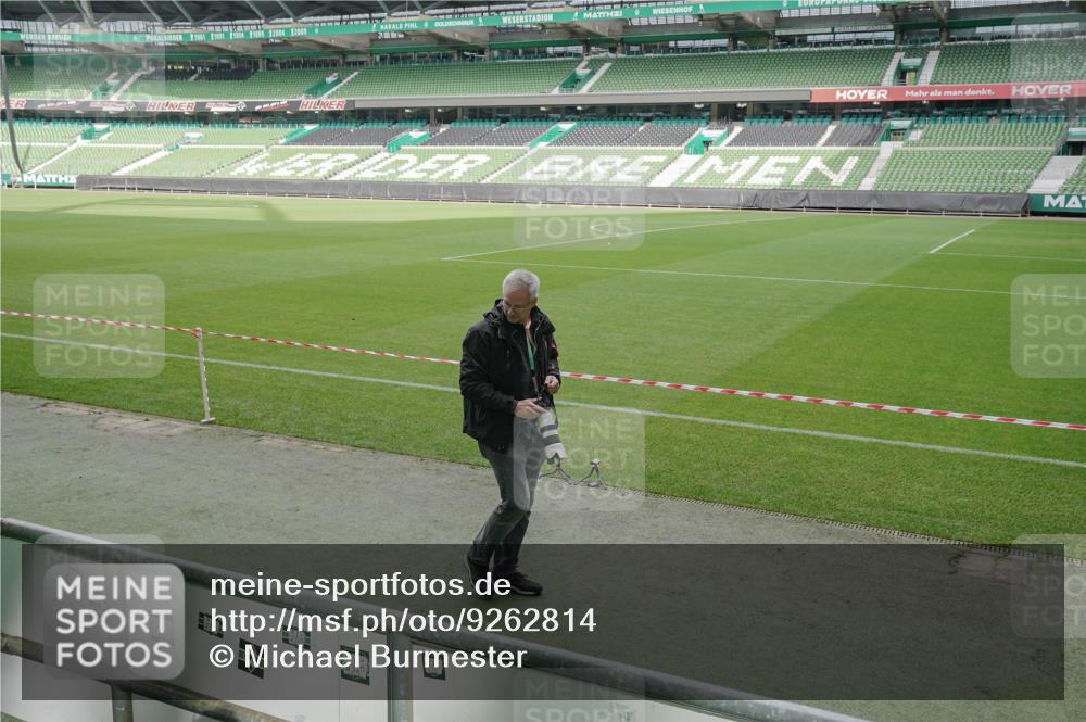 05.10.2025 - 20. swb-Marathon Bremen Michael Burmester http://msf.ph/oto/9262814 05.10.2025 11:38:40 Laufen im Stadion  meine-sportfotos.de