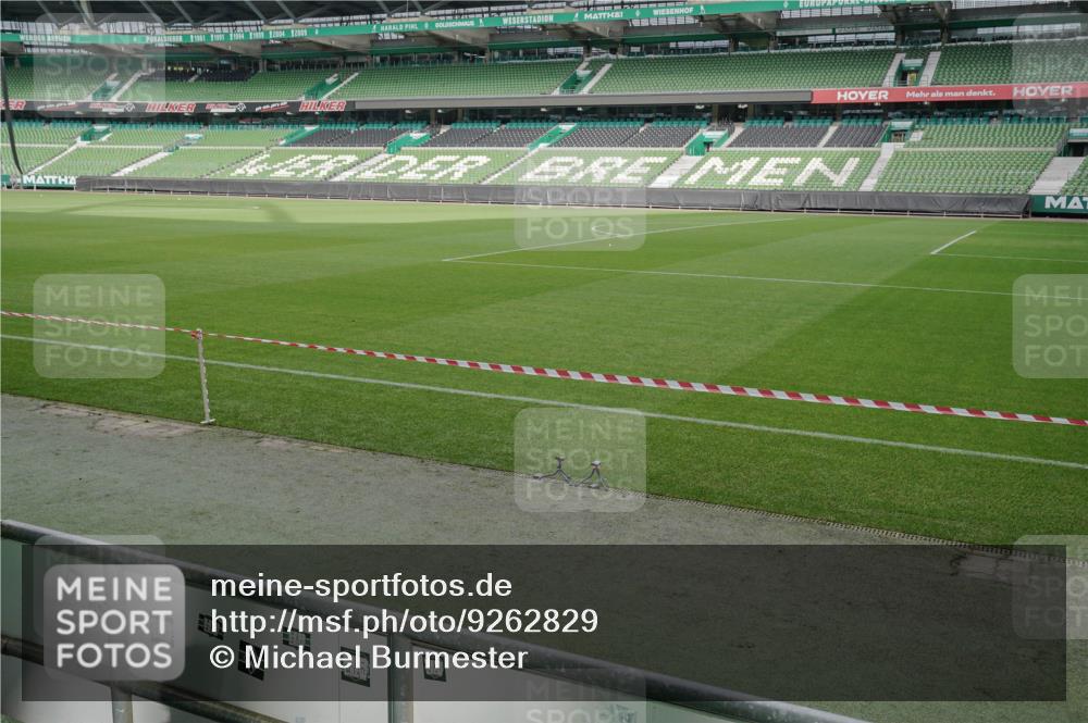 05.10.2025 - 20. swb-Marathon Bremen Michael Burmester http://msf.ph/oto/9262829 05.10.2025 11:39:33 Laufen im Stadion  meine-sportfotos.de