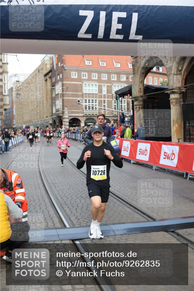05.10.2025 - 20. swb-Marathon Bremen Yannick Fuchs http://msf.ph/oto/9262835 05.10.2025 10:49:49 Ziel 9452, 10170, 10636, 10712, 10726, 10873, 11692 meine-sportfotos.de