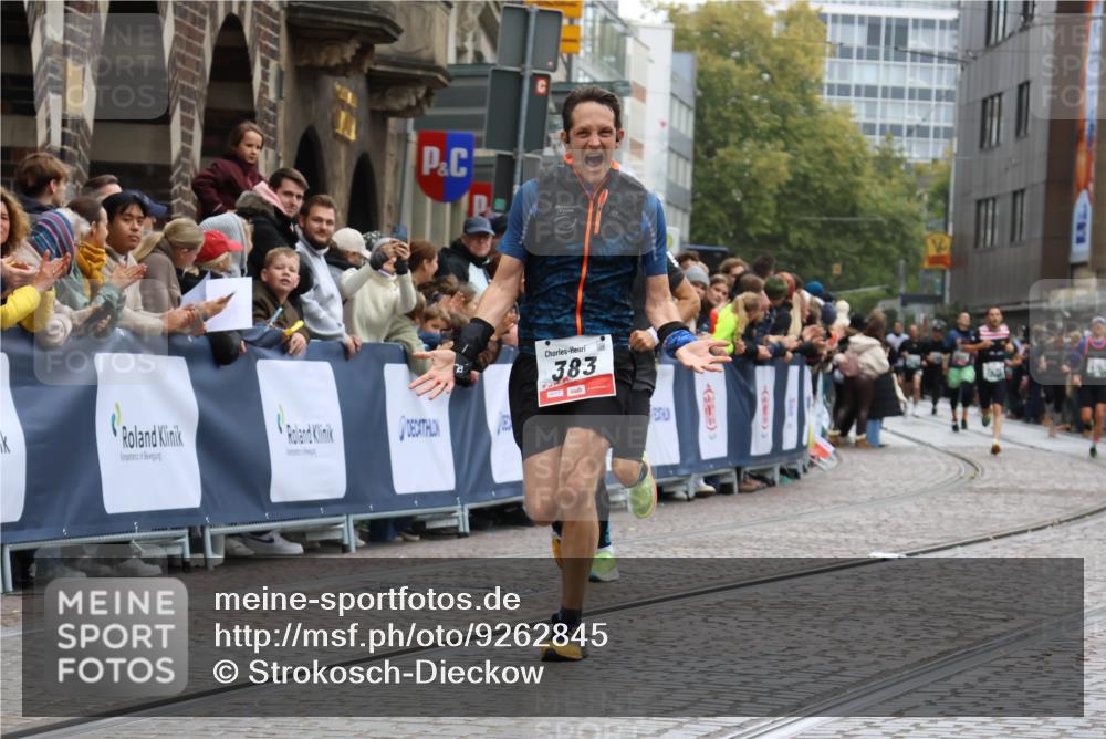 05.10.2025 - 20. swb-Marathon Bremen Strokosch-Dieckow http://msf.ph/oto/9262845 05.10.2025 12:58:15 Ziel 383, 1329, 1520, 3294 meine-sportfotos.de