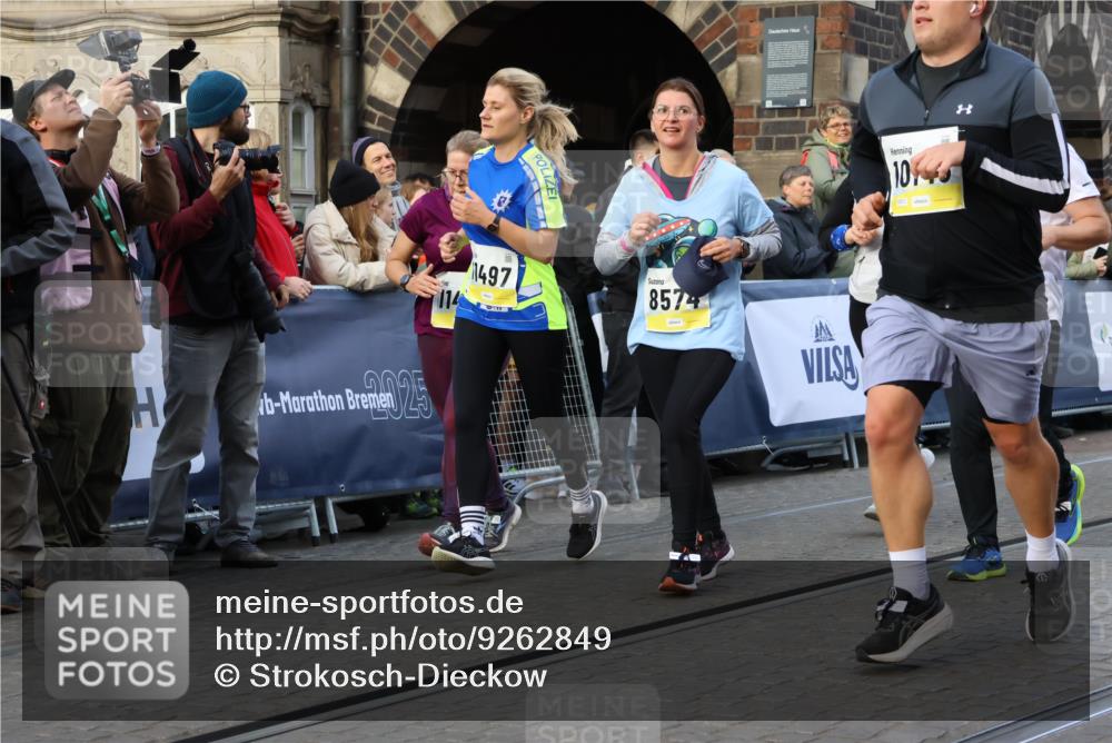 05.10.2025 - 20. swb-Marathon Bremen Strokosch-Dieckow http://msf.ph/oto/9262849 05.10.2025 11:06:50 Ziel 8574, 9321, 9605, 9826, 9942, 9976, 10001, 10148, 10168, 10580, 10747, 10748, 10937, 11355, 11389, 11414, 11497, 11622 meine-sportfotos.de