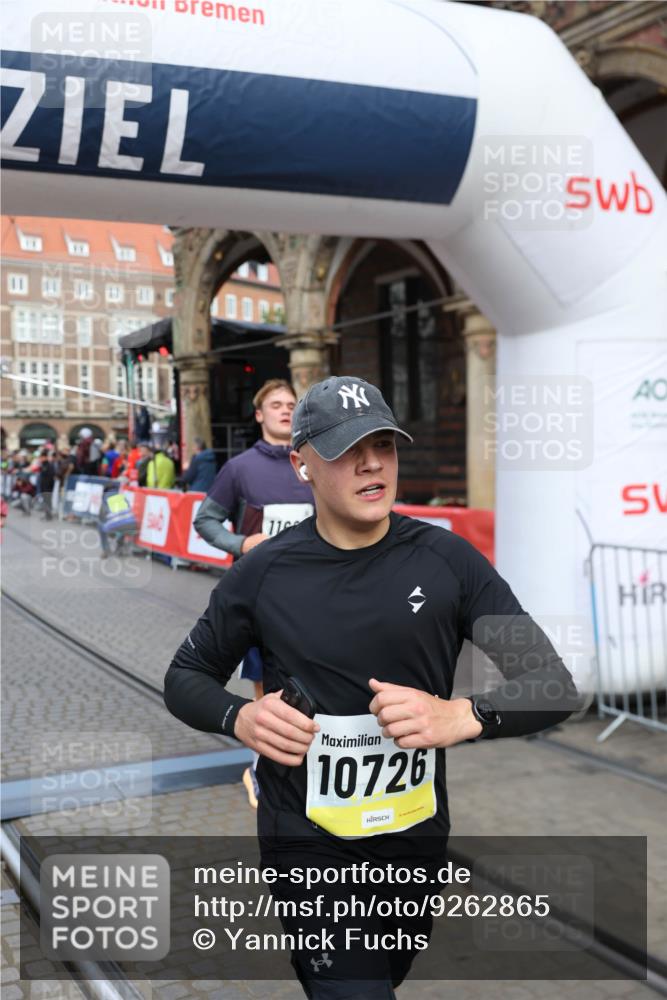 05.10.2025 - 20. swb-Marathon Bremen Yannick Fuchs http://msf.ph/oto/9262865 05.10.2025 10:49:50 Ziel 9452, 10170, 10726, 10873, 11692 meine-sportfotos.de
