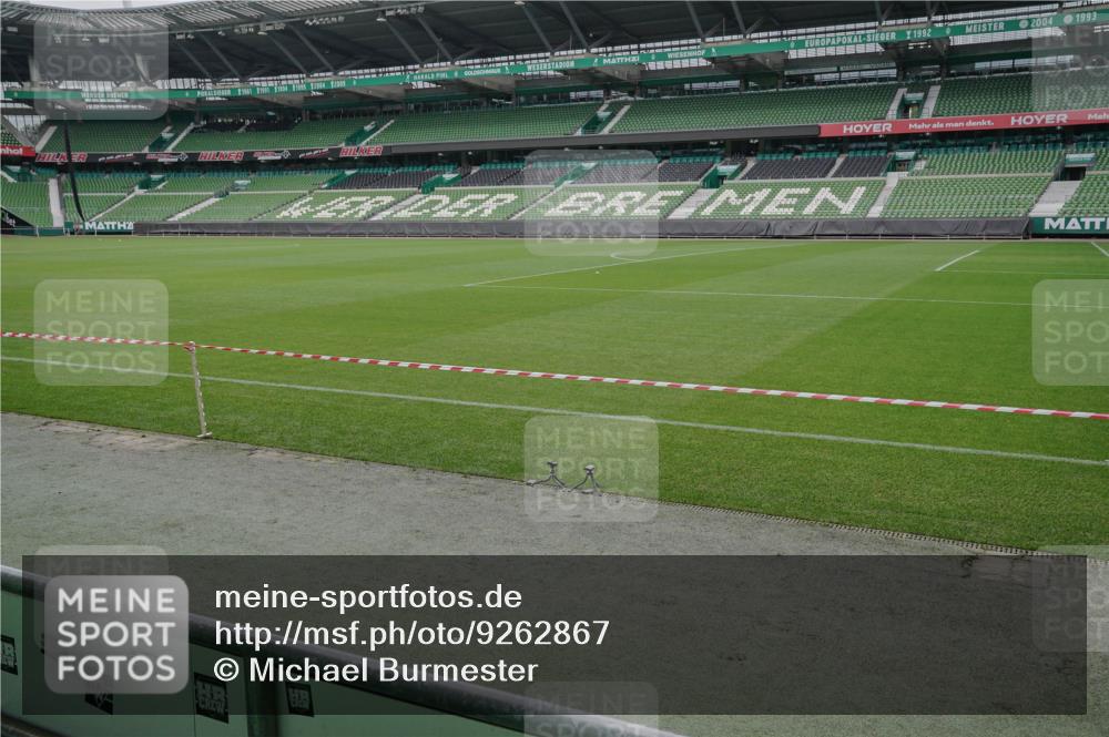 05.10.2025 - 20. swb-Marathon Bremen Michael Burmester http://msf.ph/oto/9262867 05.10.2025 11:46:12 Laufen im Stadion  meine-sportfotos.de
