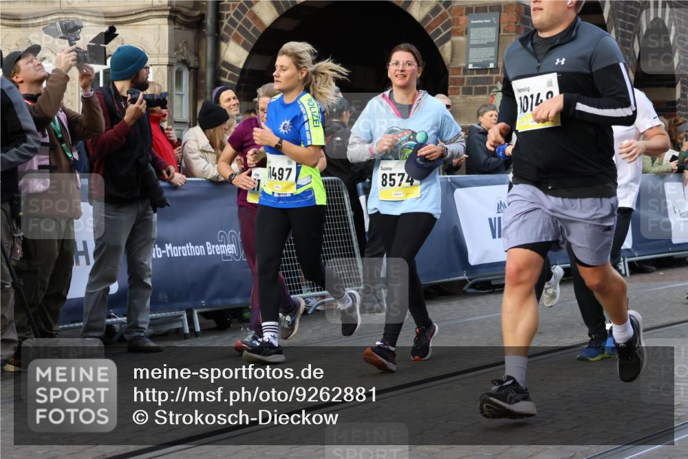 05.10.2025 - 20. swb-Marathon Bremen Strokosch-Dieckow http://msf.ph/oto/9262881 05.10.2025 11:06:50 Ziel 8574, 9321, 9605, 9826, 9942, 9976, 10001, 10148, 10168, 10580, 10747, 10748, 10937, 11355, 11389, 11414, 11497, 11622 meine-sportfotos.de