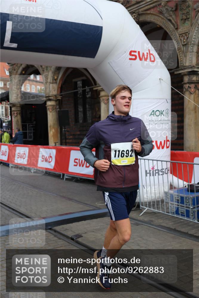 05.10.2025 - 20. swb-Marathon Bremen Yannick Fuchs http://msf.ph/oto/9262883 05.10.2025 10:49:50 Ziel 9452, 10170, 10726, 10873, 11692 meine-sportfotos.de