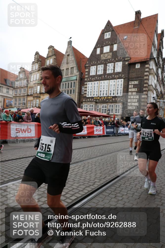 05.10.2025 - 20. swb-Marathon Bremen Yannick Fuchs http://msf.ph/oto/9262888 05.10.2025 11:23:17 Ziel 9808 meine-sportfotos.de