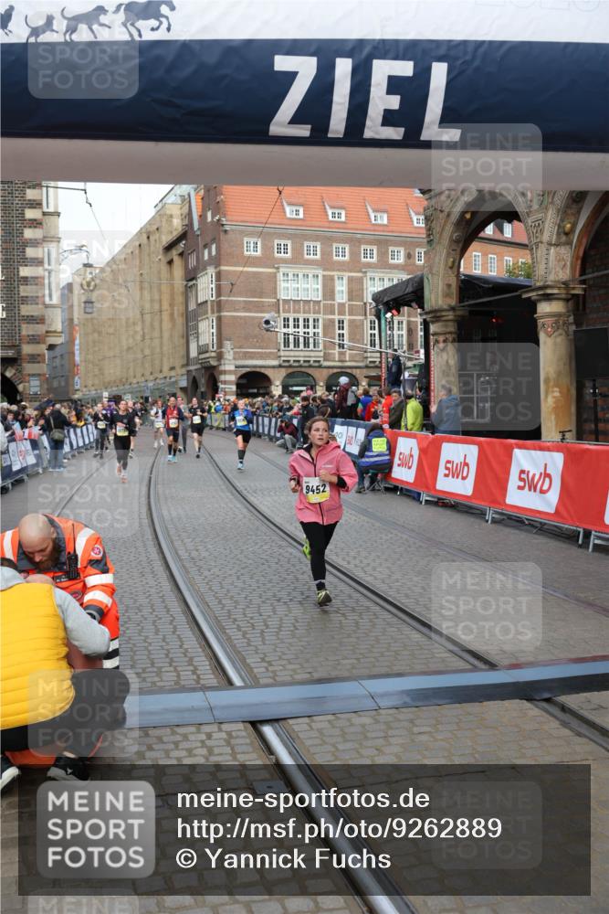 05.10.2025 - 20. swb-Marathon Bremen Yannick Fuchs http://msf.ph/oto/9262889 05.10.2025 10:49:51 Ziel 9452, 10170, 10726, 10781, 10873, 11692 meine-sportfotos.de
