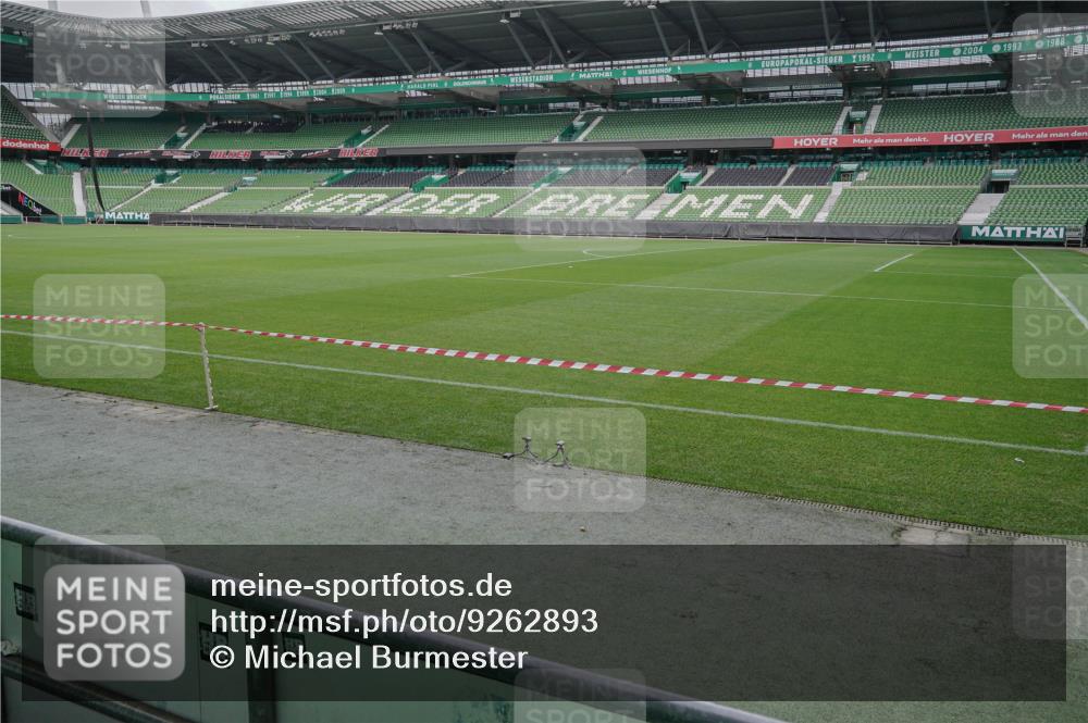 05.10.2025 - 20. swb-Marathon Bremen Michael Burmester http://msf.ph/oto/9262893 05.10.2025 11:47:45 Laufen im Stadion  meine-sportfotos.de