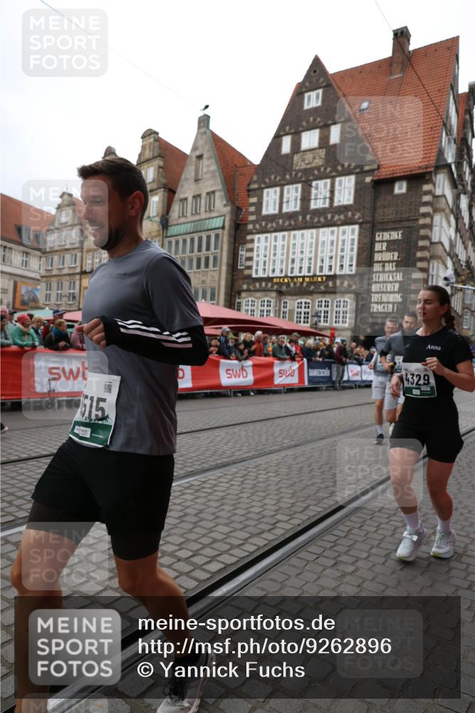 05.10.2025 - 20. swb-Marathon Bremen Yannick Fuchs http://msf.ph/oto/9262896 05.10.2025 11:23:17 Ziel 9808 meine-sportfotos.de