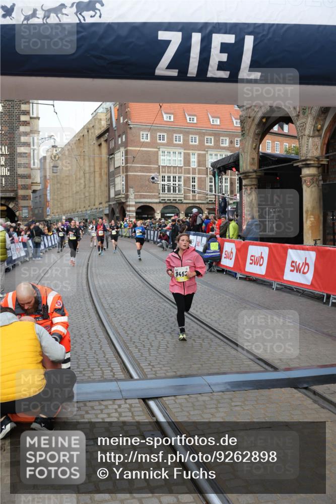 05.10.2025 - 20. swb-Marathon Bremen Yannick Fuchs http://msf.ph/oto/9262898 05.10.2025 10:49:51 Ziel 9452, 10170, 10726, 10781, 10873, 11692 meine-sportfotos.de