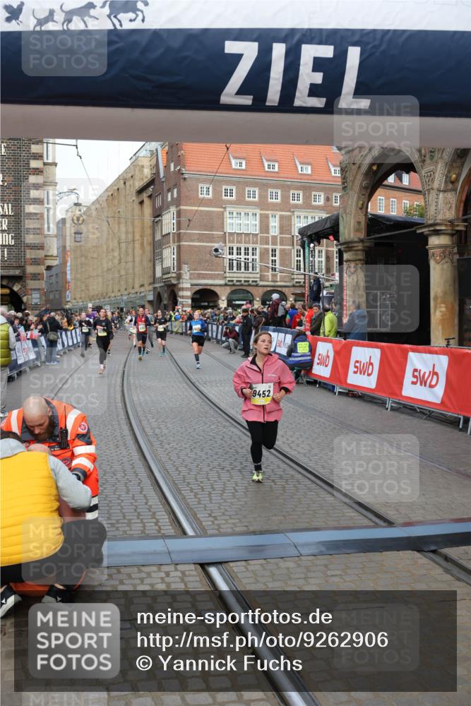 05.10.2025 - 20. swb-Marathon Bremen Yannick Fuchs http://msf.ph/oto/9262906 05.10.2025 10:49:51 Ziel 9452, 10170, 10726, 10781, 10873, 11692 meine-sportfotos.de